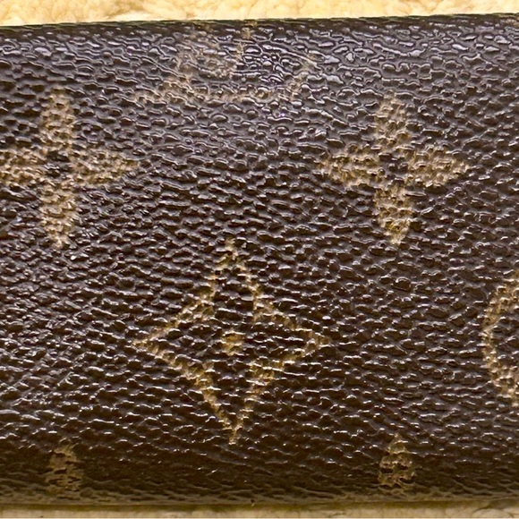 SOLD 🎊🎊🎊Louis Vuitton key holder - Picture 2 of 11